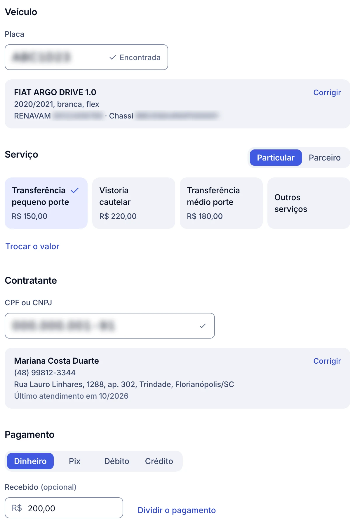 Formulário da Nova OS: a placa digitada traz o veículo sozinha, com o modelo, o ano, a cor e o combustível; os serviços mais usados da filial aparecem em blocos com o preço; o contratante que já foi atendido surge com nome, celular e endereço depois de digitar o CPF; e a forma de pagamento mostra o valor recebido em dinheiro.